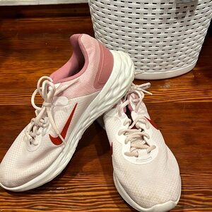 Like new Nike sneakers